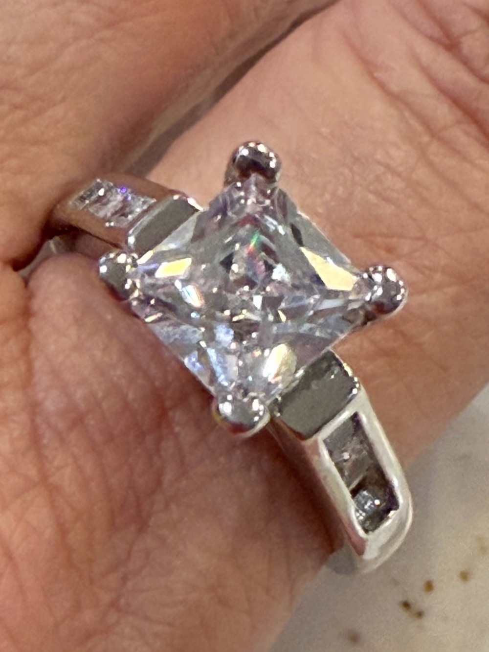 Stunning Classic Statement Solitaire Princess-Cut CZ Ring in Silver size 9